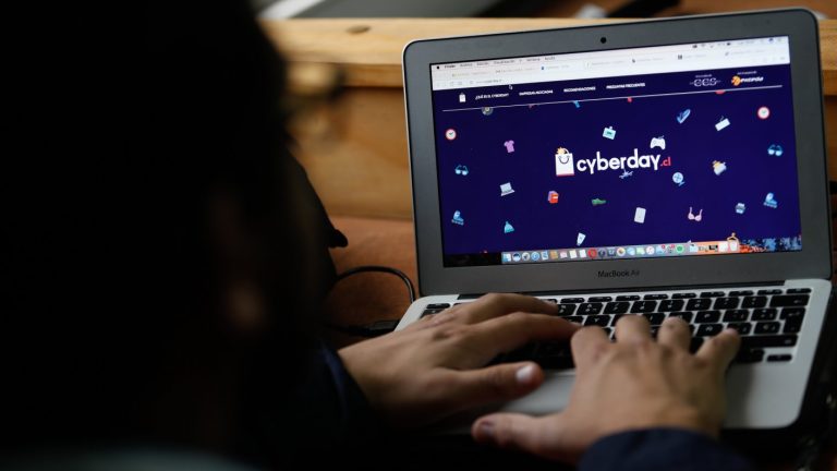 Knasta y SoloTodo: Dos sitios que te ayudan a cotizar en este CyberDay y durante todo el año