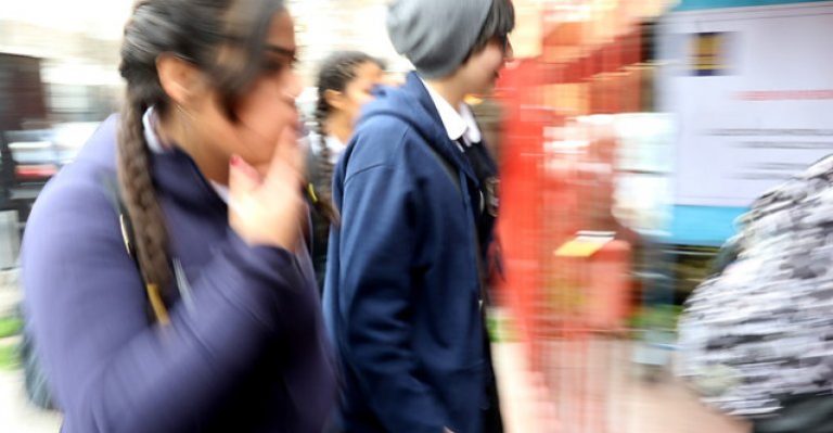 Juez de Calama prohibió el ingreso de celulares a clases