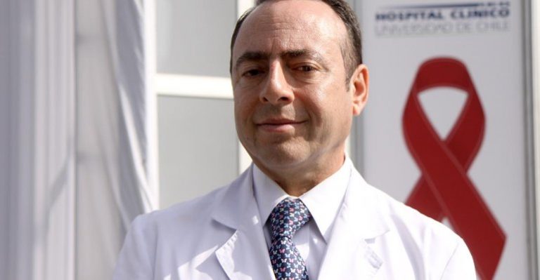 Doctor Alejandro Afani explicó mitos y dudas respecto al VIH/Sida en Chile
