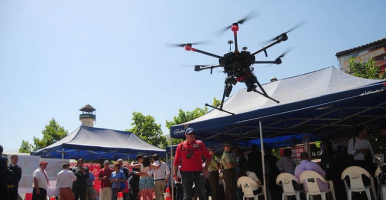 Drone de vigilancia cayó sobre vivienda en la comuna de Las Condes