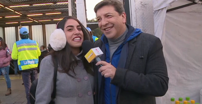 Julio César Rodríguez salió a la calle y coqueteó en medio de despacho en vivo