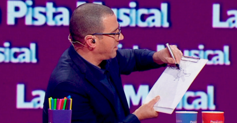 Julián Elfenbein hizo reír con insólito dibujo del Pollo Fuentes
