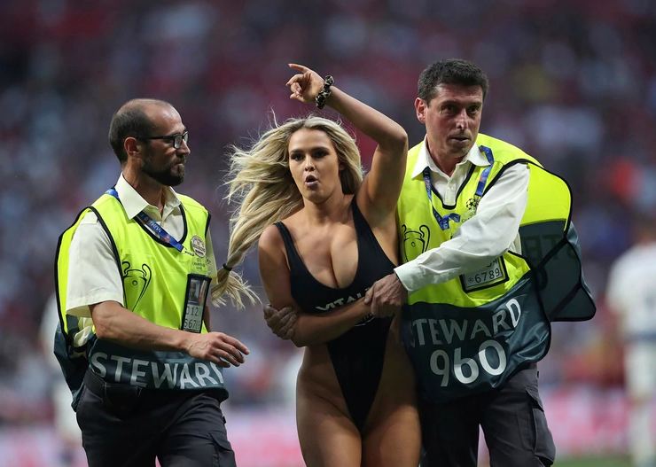 ¿Quién es la mujer que invadió la cancha durante la final de la Champions?