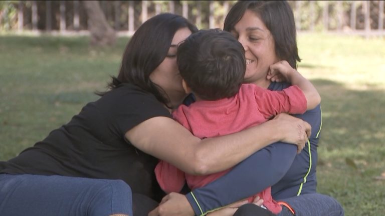 Vivir con dos mamás: La lucha de la adopción homoparental en Chile