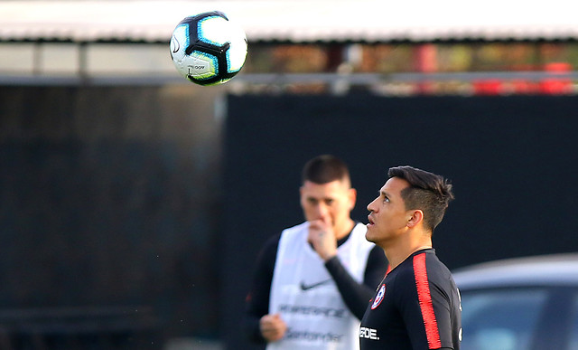 Alexis vuelve a los entrenamientos y alcanzaría a llegar para el segundo partido de la Copa América