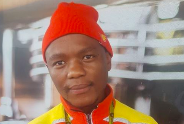 Trabajador pagó bencina a clienta sin plata y será premiado con millonaria recompensa