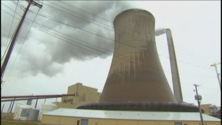 Cerrarán 8 centrales a carbón: Gobierno lanzó plan para retirar las 28 termoeléctricas que quedan en Chile