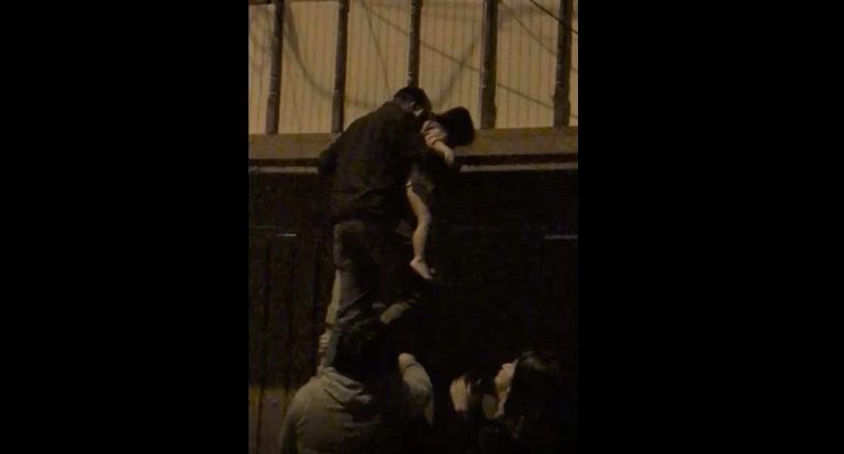 Vecinos rescataron a niña de 2 años que estaba sola en balcón de una casa en Coquimbo