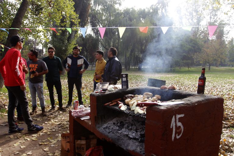 Temor por “efecto asado”: Contaminación podría aumentar a la hora de los partidos de la Roja en Copa América