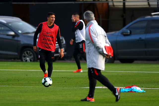 Alexis fue titular y marcó un gol en el último amistoso de la Roja de cara a su debut