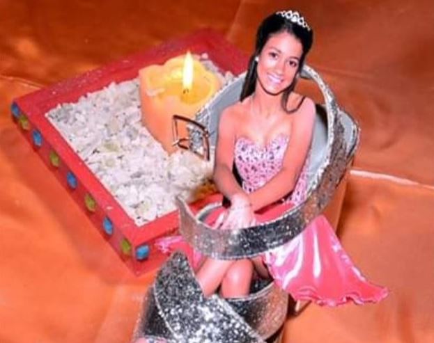 Cientos de mujeres comparten las imágenes más vergonzosas de sus fiestas de 15 en Twitter