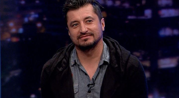 La nueva locura de Nico Peric: Salió a jugar con una polera con su cara