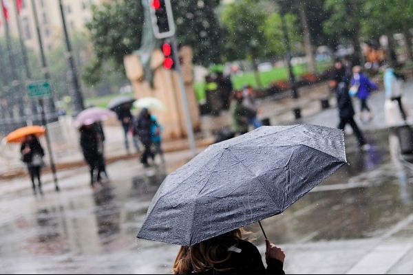 Alerta Temprana Preventiva en la RM: Se esperan lluvias, vientos y probables tormentas eléctricas