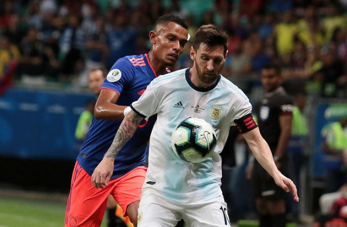 Argentina no pudo con Colombia y decepciona en el debut