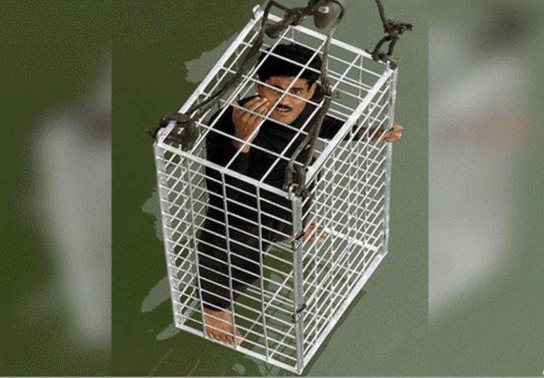 No logró escapar: Mago desaparece tras lanzarse encadenado a Río Ganges