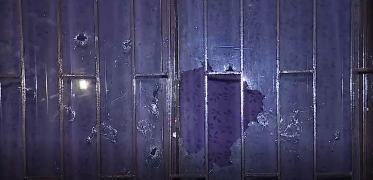 Sujetos balearon casa de mujer que salvó ilesa y los denunció: Fueron detenidos con unas 2 mil dosis de drogas