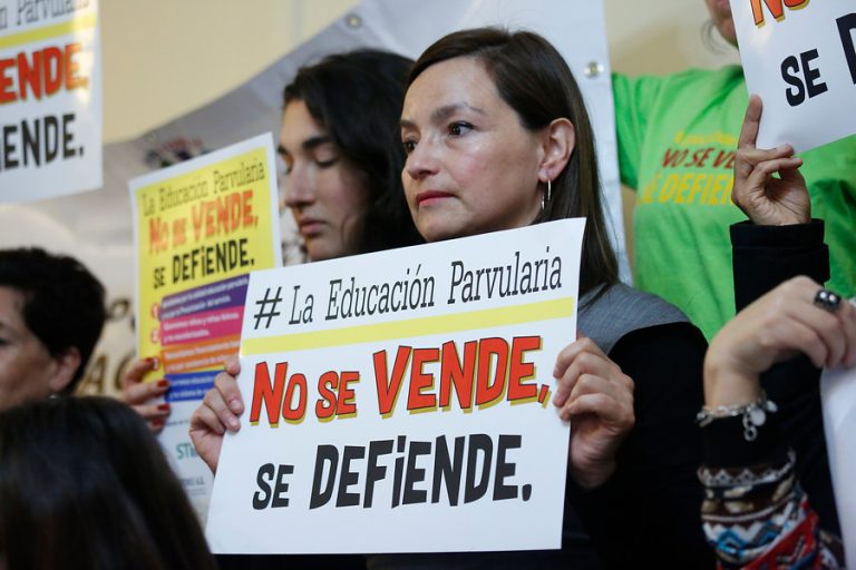 Educadores de párvulos inician huelga de advertencia en rechazo al proyecto de subvención