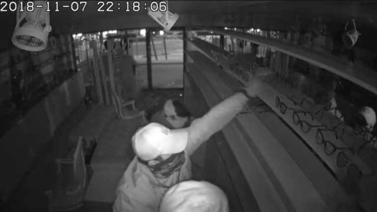 Asaltaban lujosas tiendas de lentes: Desbaratan banda que se especializaba en robos en Vitacura y Las Condes