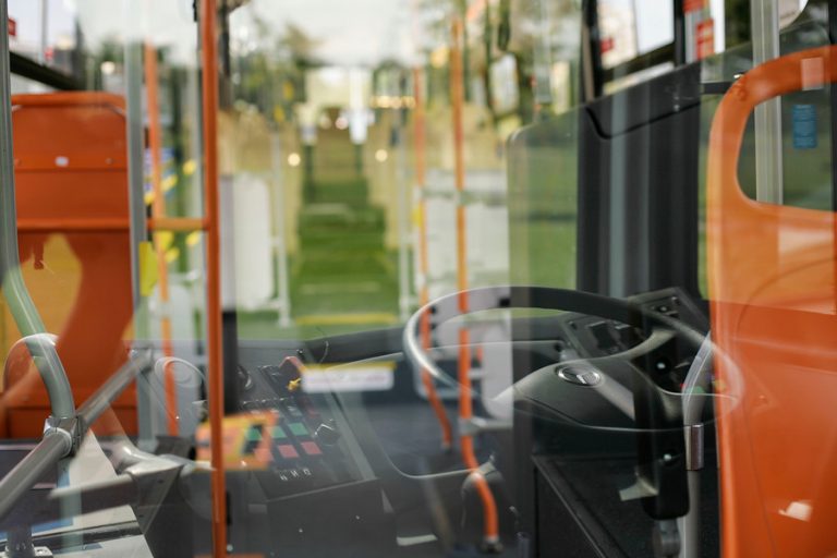 Brutal golpiza: Pasajero desfiguró la cara de chofer de bus tras impedirle bajarse en zona no habilitada