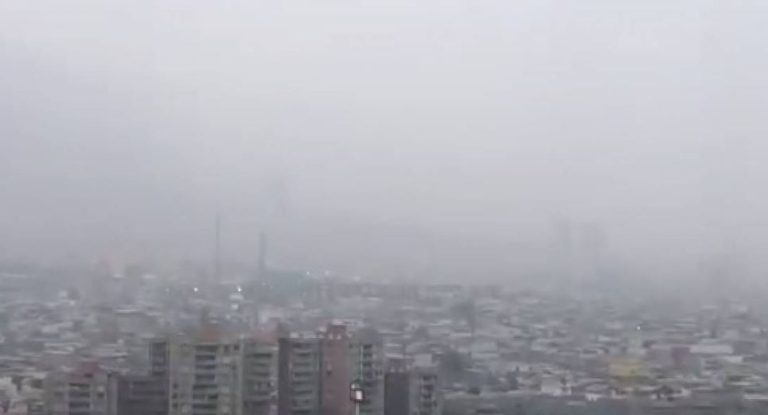 111 afectados y niveles críticos del aire dejó incendio en azufrera de Alto Hospicio