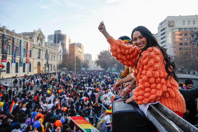 Lisandra Silva reconoce que le pagaron por ir a Marcha del Orgullo: “Eso no disminuye mi devoción por la comunidad gay”