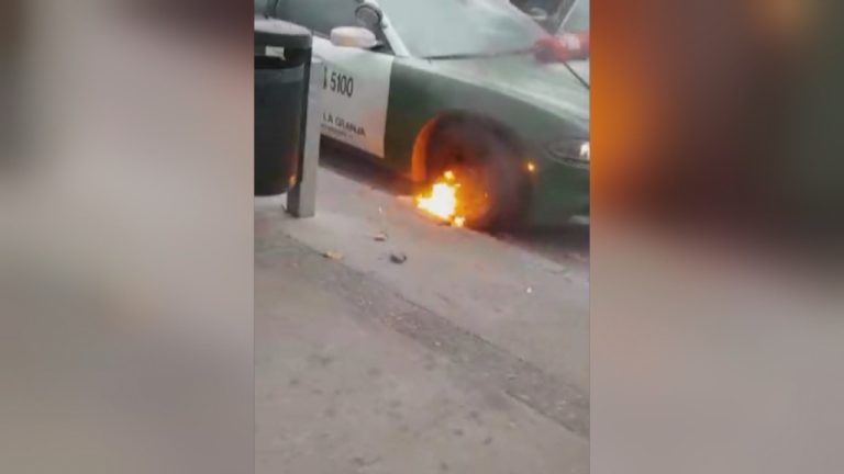 Grupo de manifestantes lanzó molotov a patrulla de Carabineros en Providencia