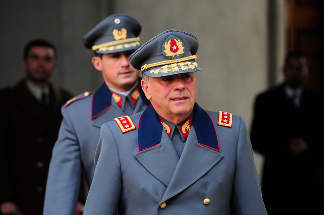 Tras dos horas de interrogación: Detienen a ex comandante en jefe Humberto Oviedo por fraude en el Ejército