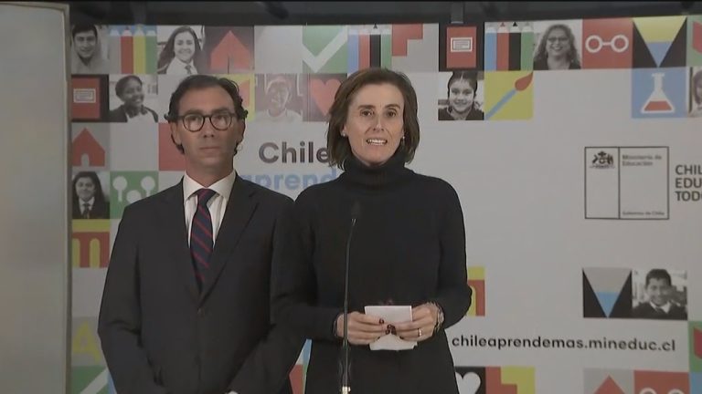 Marcela Cubillos llamó a Mario Aguilar: “Lo esperamos mañana, a primera hora, en el Ministerio de Educación”