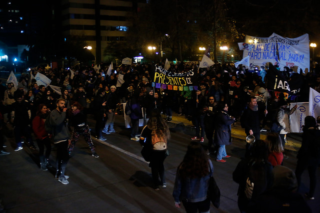“Cacerolazo de los patipelados”: Así fueron las movilizaciones en apoyo a los profesores en varias ciudades de Chile