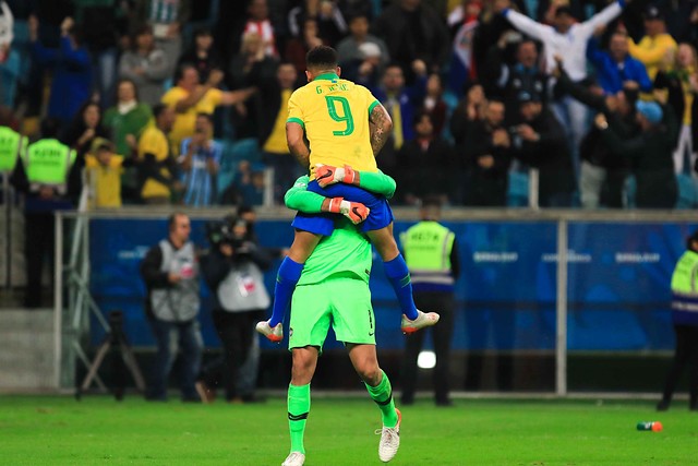Sufriendo hasta el final: Brasil venció a Paraguay en penales y ya está en semifinales