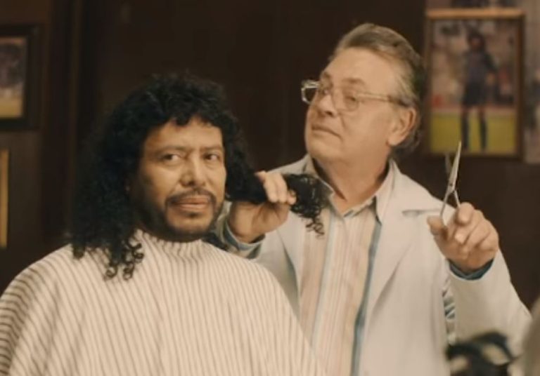 René Higuita confirmó que cumplirá su apuesta y se cortará el pelo tras eliminación de Colombia