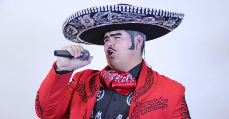 Imitador de Vicente Fernández compartió difícil experiencia con estafadores