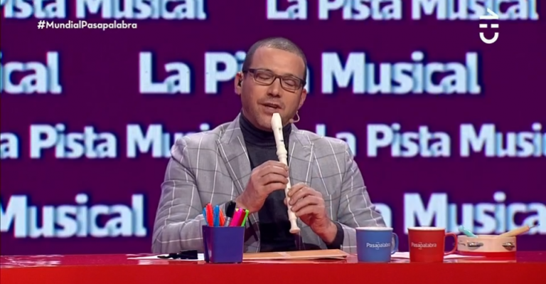 Julián desafió con su flauta a Belén Mora en Pasapalabra
