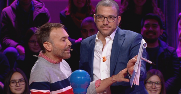 Julián Elfenbein dibujó un curioso retrato para ayudar a dos jugadores de Pasapalabra