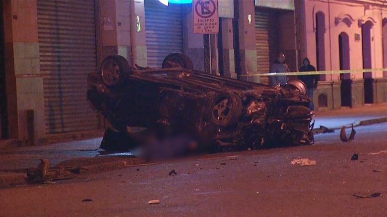 Tres muertos tras choque y volcamiento de auto en Valparaíso: Se investiga una carrera clandestina
