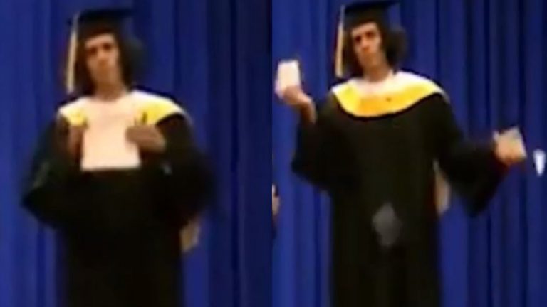 ¿Es útil tenerlo? Joven hizo pedazos su diploma en plena graduación