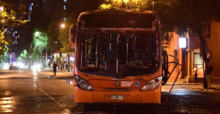 Jóvenes detenidos por quema de Transantiago alegan inocencia