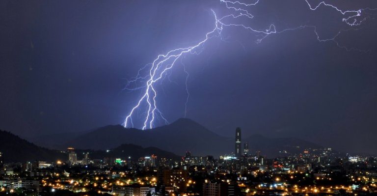¡Tormenta eléctrica! Se viene otro sistema frontal en Santiago