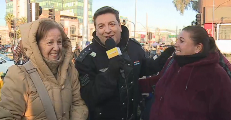 Julio César Rodríguez salió a la calle para alegrar la fría mañana de los capitalinos