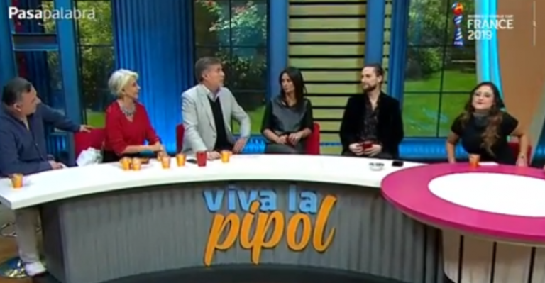 Panel de Viva la Pipol hizo preguntas a doctora y Pamela Leiva sobre chip rejuvenecedor