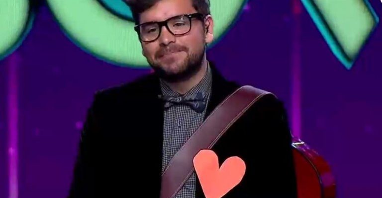 Doble de Aleks Syntek intentó convencer al jurado con un regalo para René Naranjo