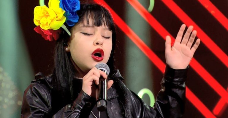 La pequeña Mon Laferte sorprendió al jurado y realizó un tierno gesto