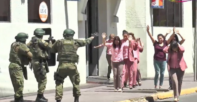 Revelan impactantes imágenes del simulacro en banco que dejó en shock a trabajadores