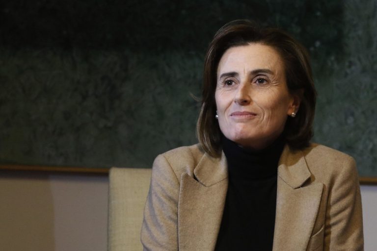 Ministra Cubillos anunció posibles descuentos a profesores: 