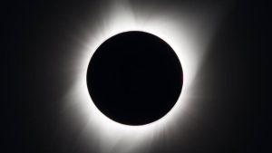 Eclipse solar total 2026: A qué hora empieza, desde dónde se verá y cómo seguirlo en Chile