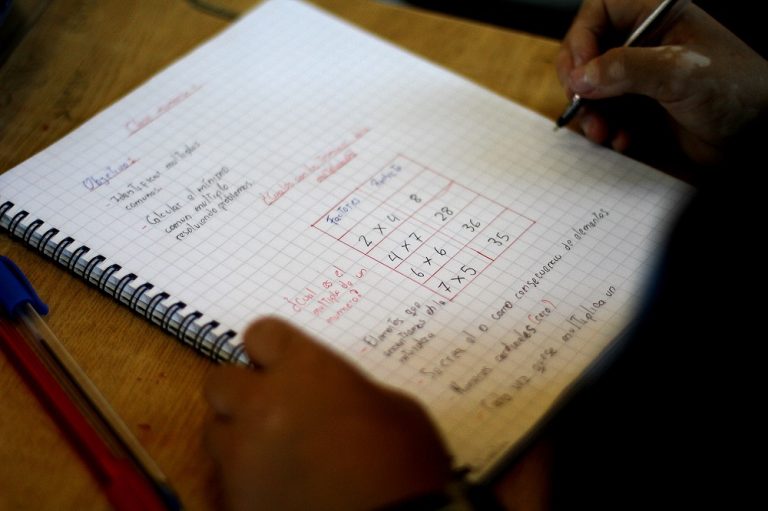 Con la educación no se juega: Colegio se ve obligado a hacer una tómbola para definir qué alumnos seguirán en 2020