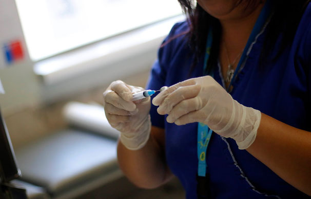 Aumentan a 5 los colegios que fueron vacunados por enfermera acusada de reutilizar jeringas