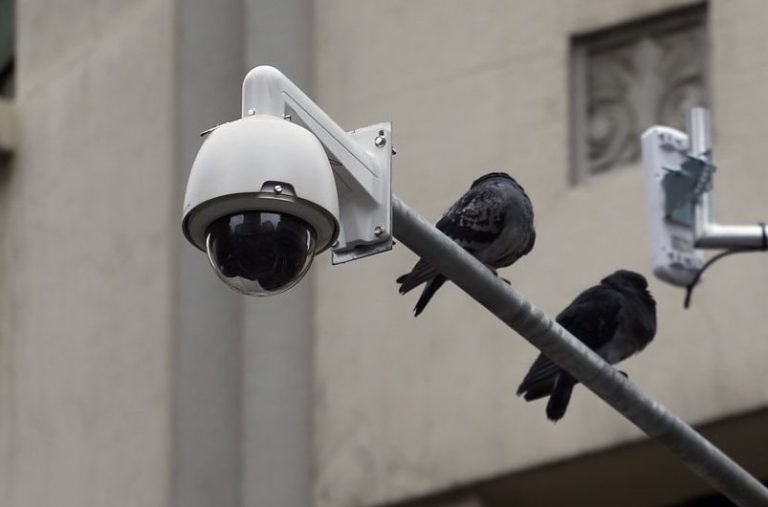 Instalan nuevas cámaras de vigilancia en barrios de la comuna de Santiago