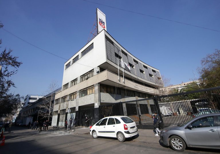 Instituto Nacional aprueba nuevo reglamento interno e incorpora sanciones para apoderados