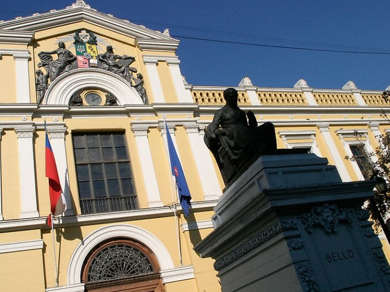 Hinchas de la U se reunirán en la Casa Central de la Chile este sábado